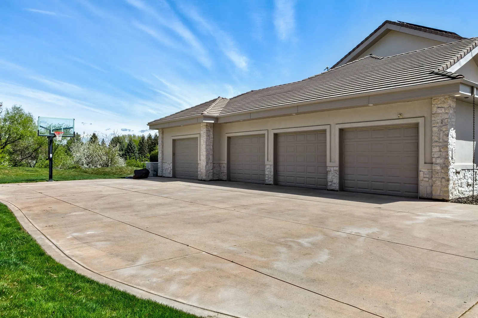 Detached garage built by The Home Building Company